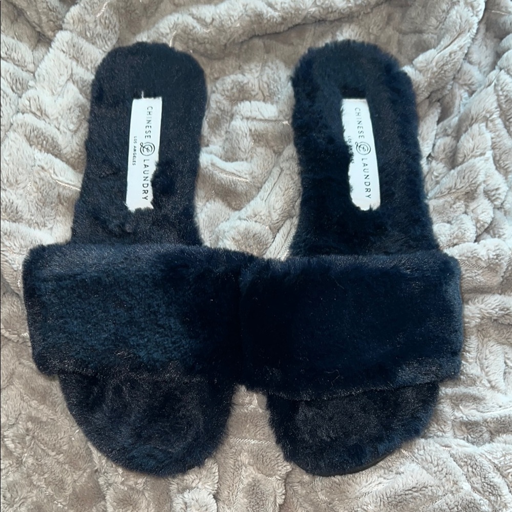 Chinese Laundry Plush Black Women's Slippers